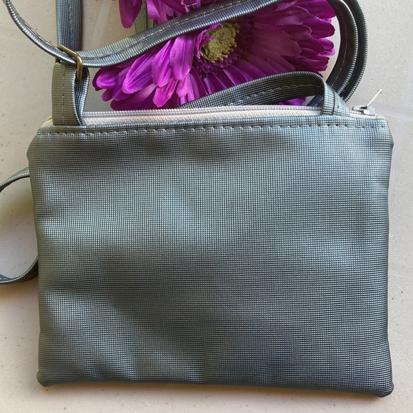 Echoes in the attic crossbody purse. Grey/silver. - Picture 6 of 6